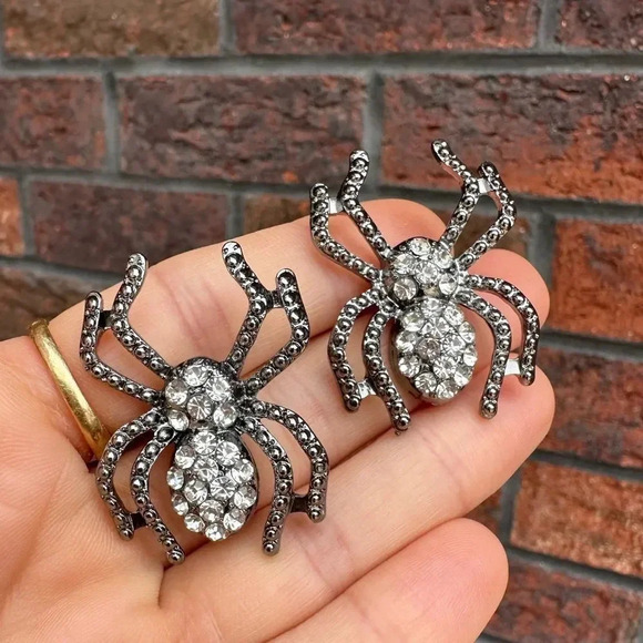 Spider Momento Mori Crystal Earrings - Picture 3 of 5